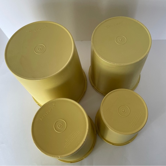 Tupperware canister set - Picture 4 of 7